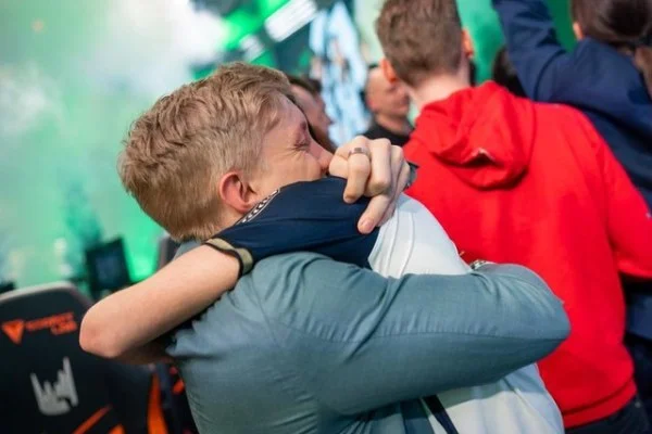 IEM里约CS2焦点战：MOUZ对阵Vitality，ZywOo与torzsi狙击对位谁掌控地图节奏与经济残局